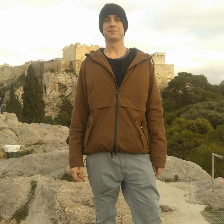  41410490  Damian, 32 ,    