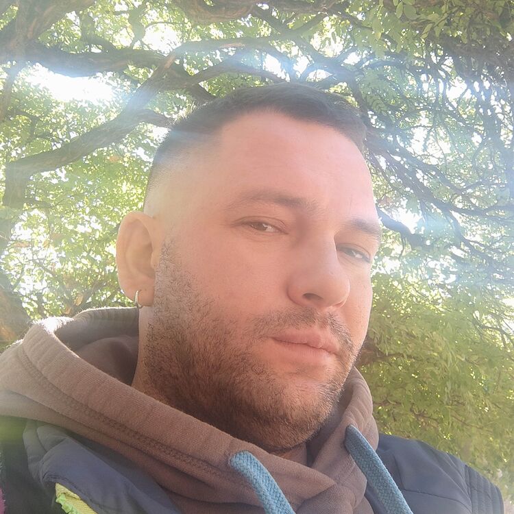 38706380  Igor, 40 ,    