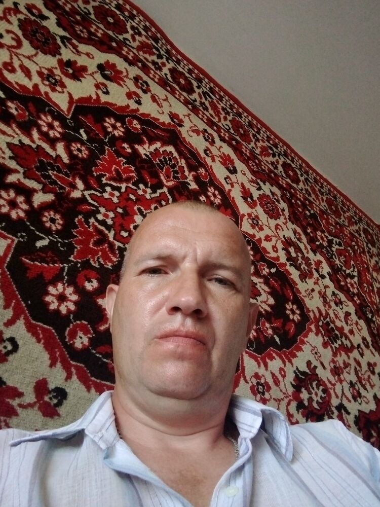  23522550  Michael, 49 ,    