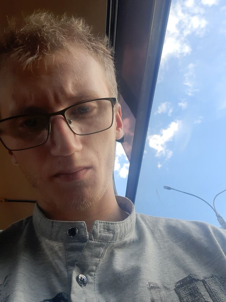  37056820  Vladislav, 25 ,    