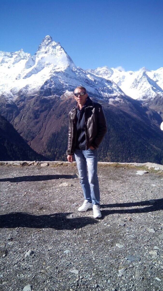  9152640  Sergei, 44 ,    