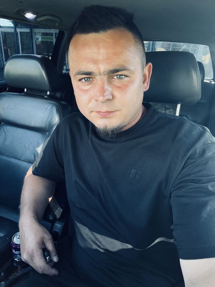  52086460  Mikhail, 27 ,    