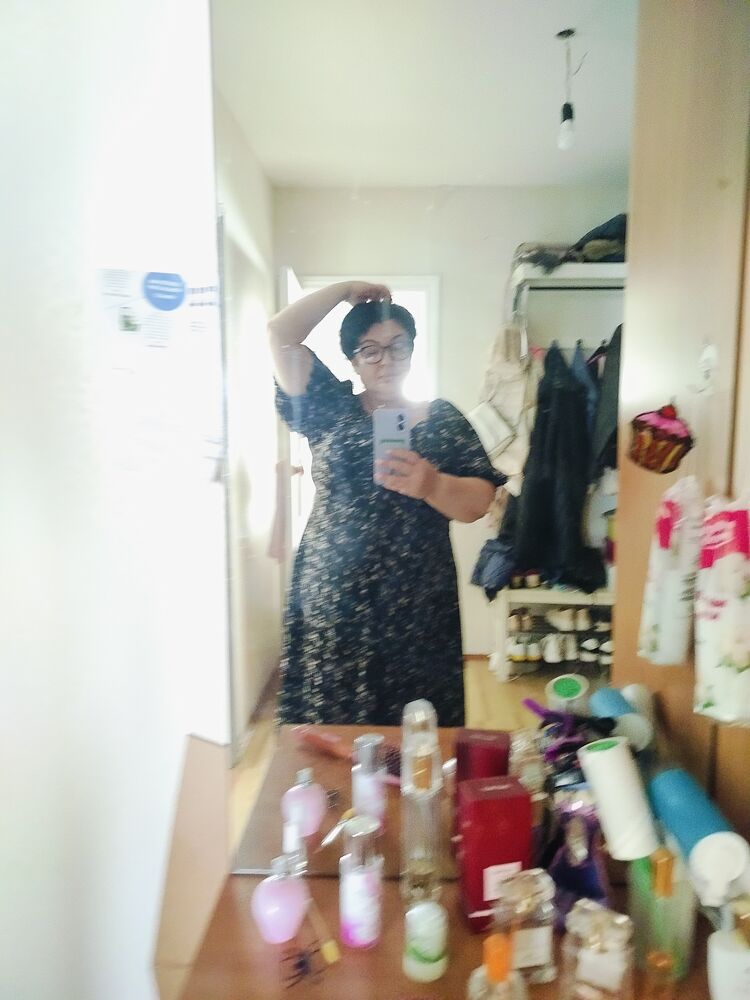  53109360  Jeni, 44 ,    