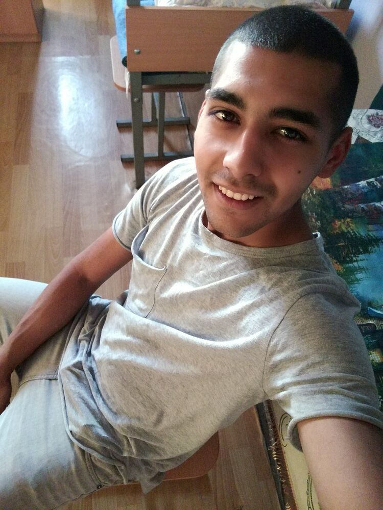  ,   Artur, 27 ,   ,   , c 
