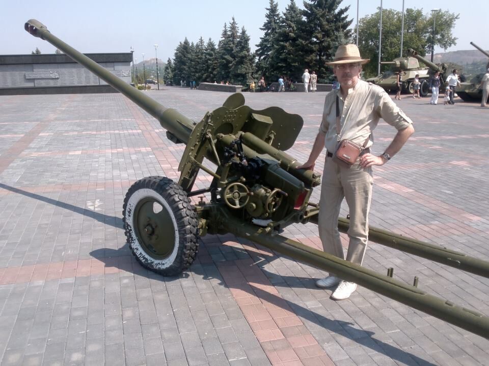  44278900  Sergey, 64 ,    