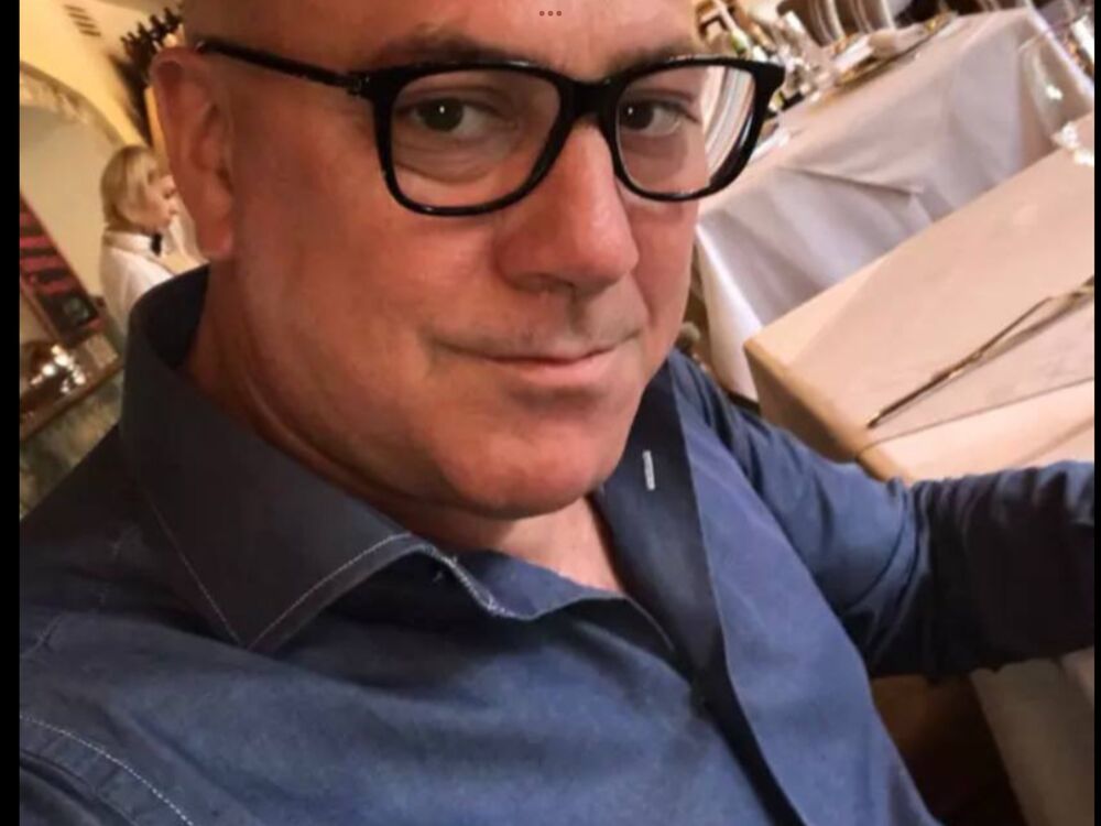  42221940  Robert, 50 ,    -