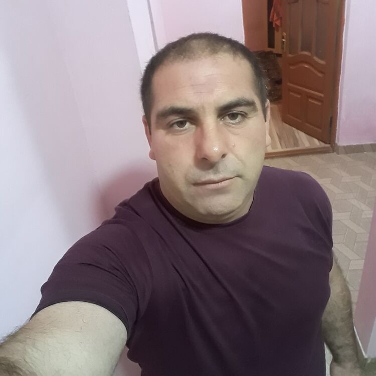  38179040  Ceyhun, 43 ,    
