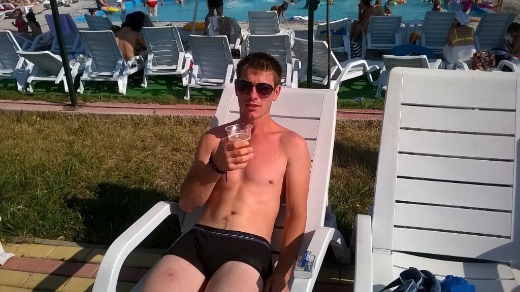  ,   Viktor, 29 ,   