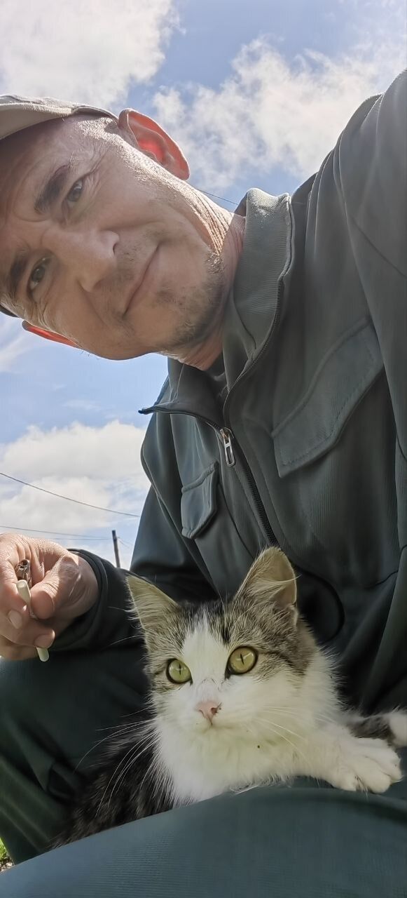  53700310  Lucky, 51 ,    