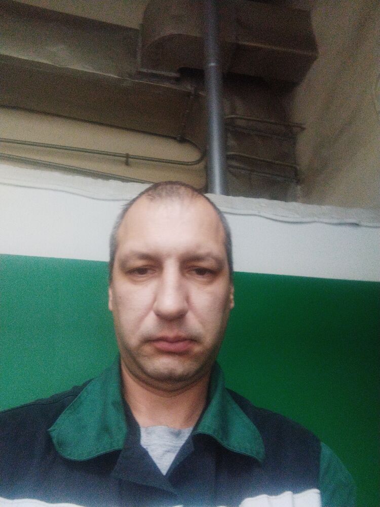  48097870  Sergei, 44 ,    