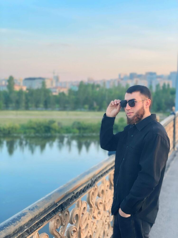  54529600  Jami, 23 ,    