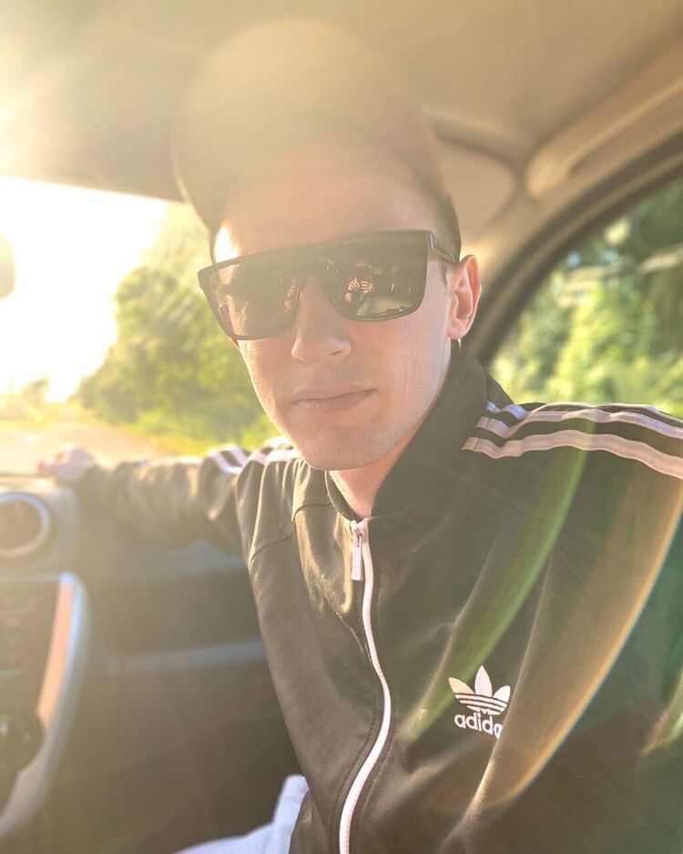  -,   Viktor, 28 ,   ,   