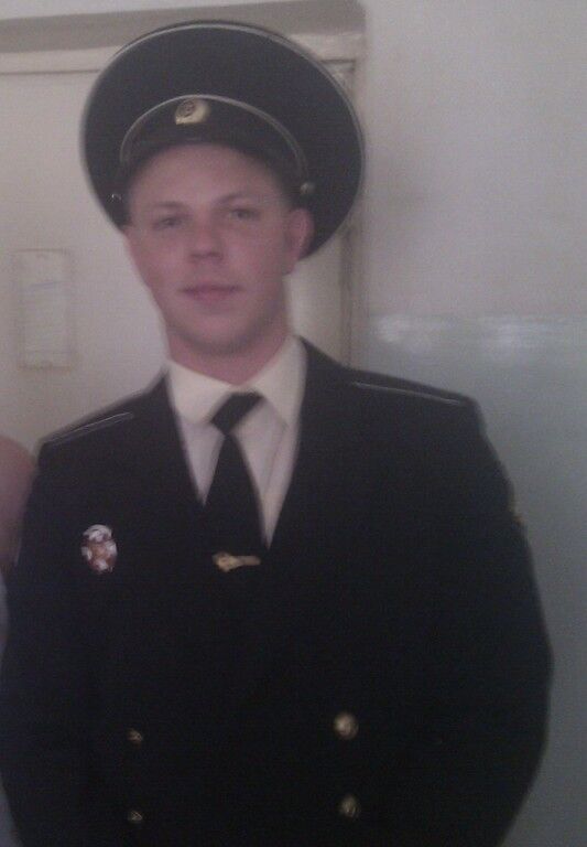  19181740  Viktor, 34 ,    