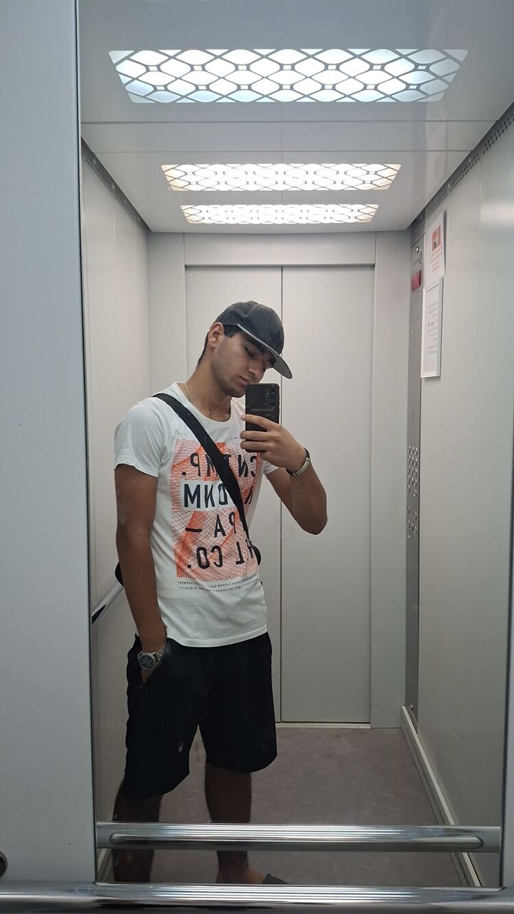  52609270  Arman, 18 ,    