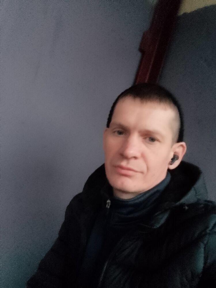  39728240  Nikolai, 37 ,    
