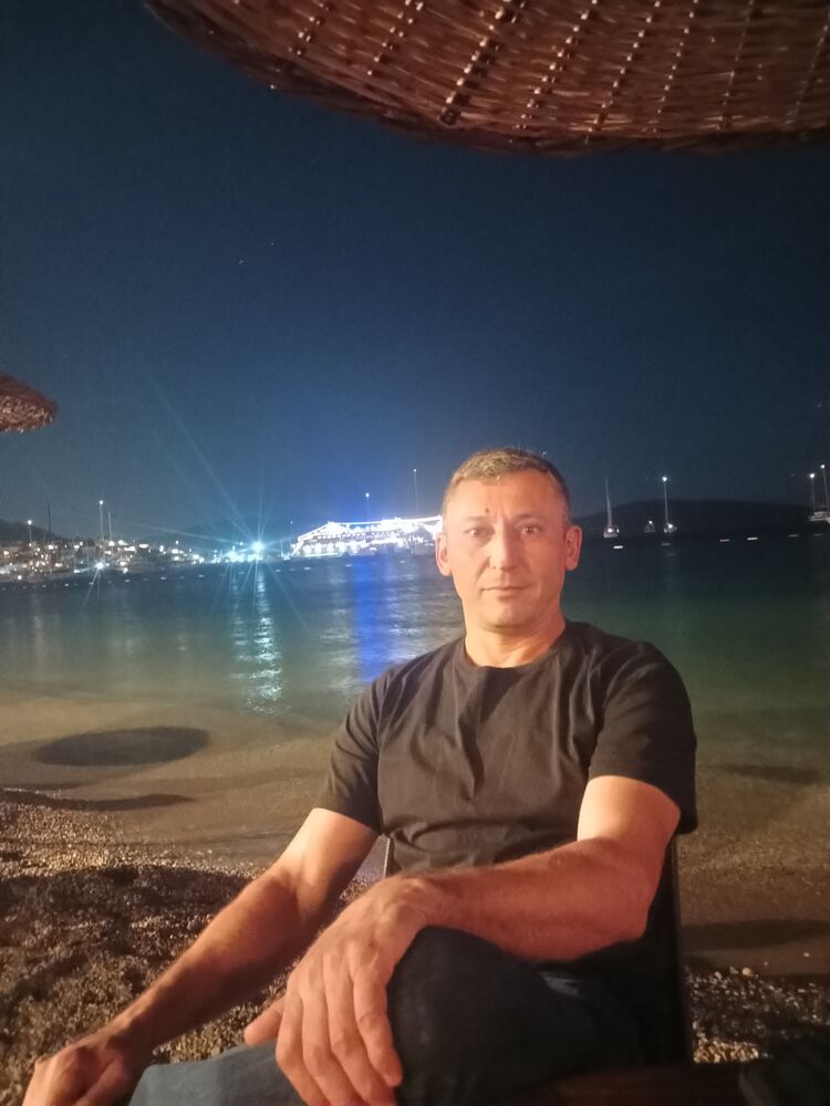  47217060  Ekrem, 44 ,    