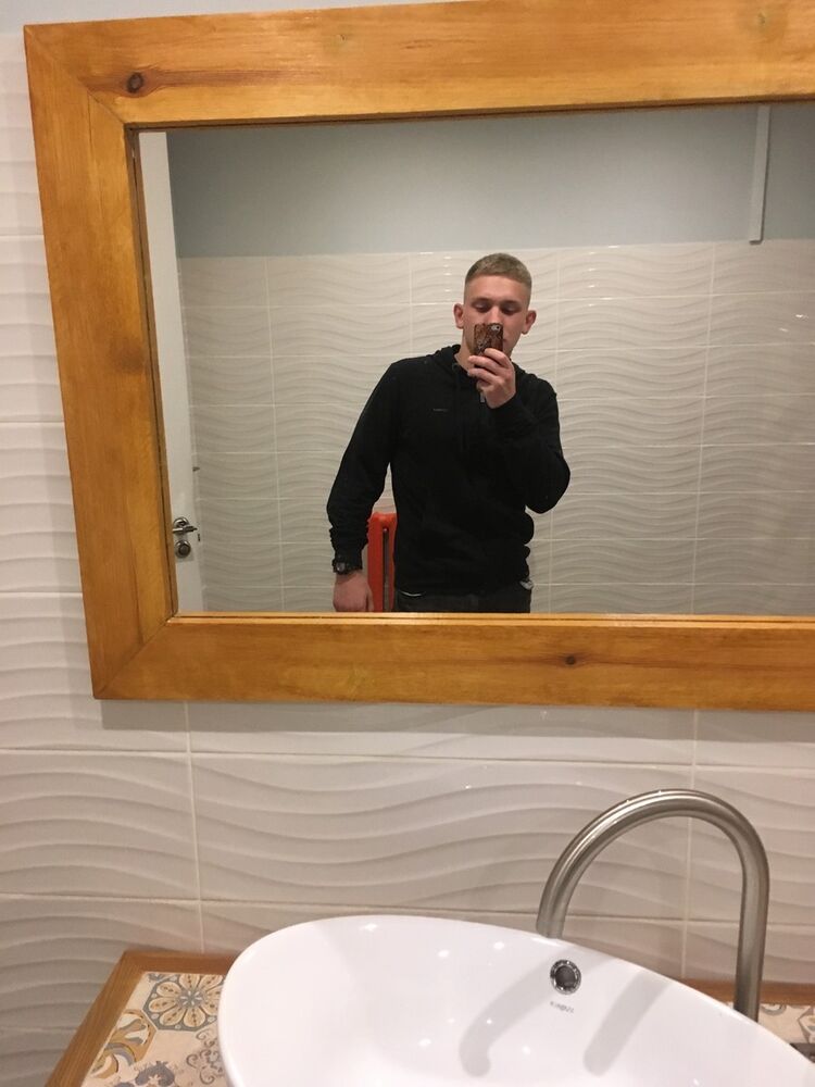  ,   Artur, 24 ,   ,   , c 