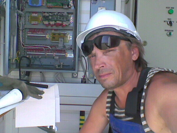  43994760  , 61 ,    