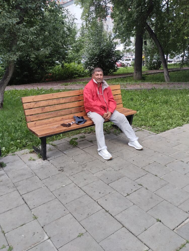  52776810  Bakhtiyor, 48 ,    