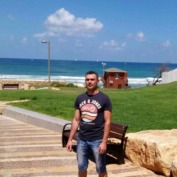  35802670  Sergiu, 35 ,    