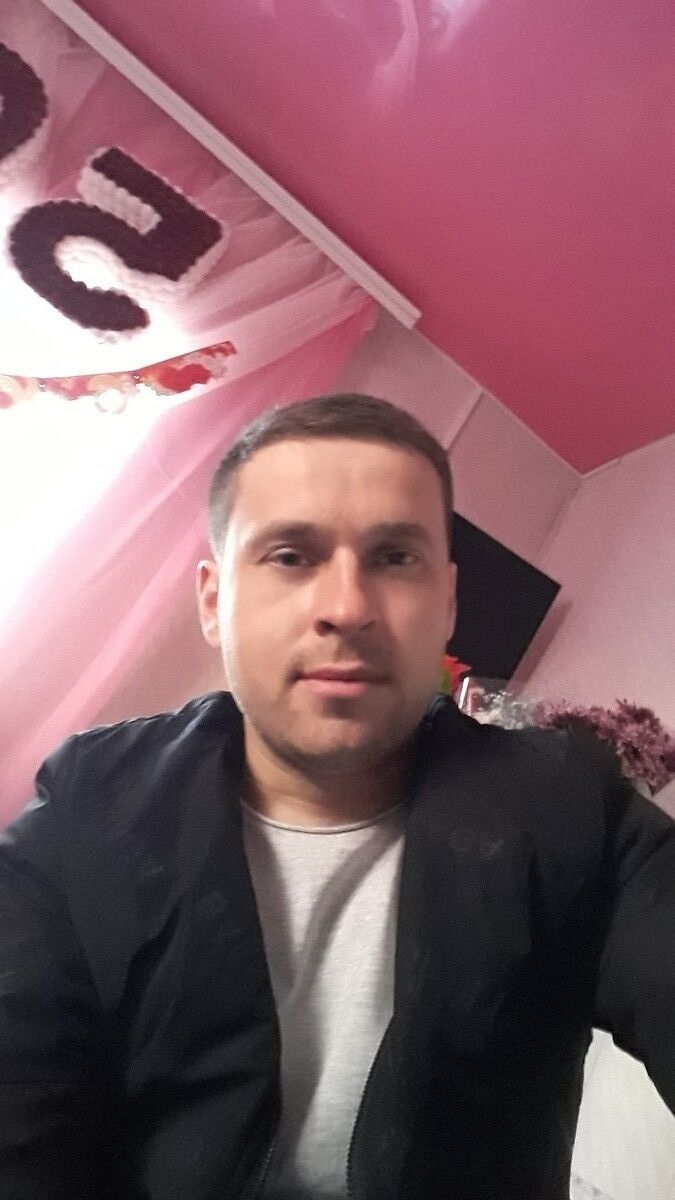  16049180  Evgeni, 37 ,    
