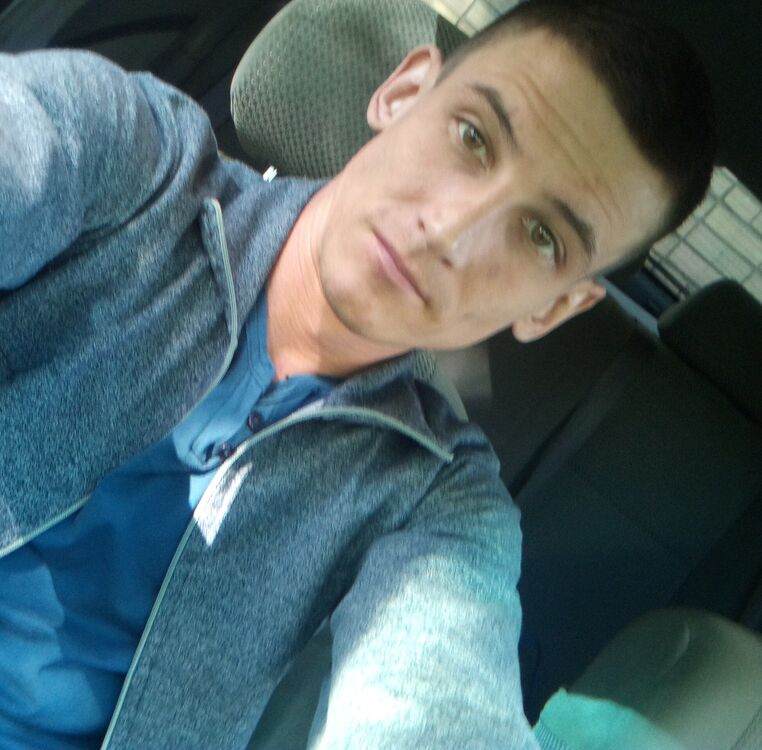  43273680  Viktor, 35 ,    