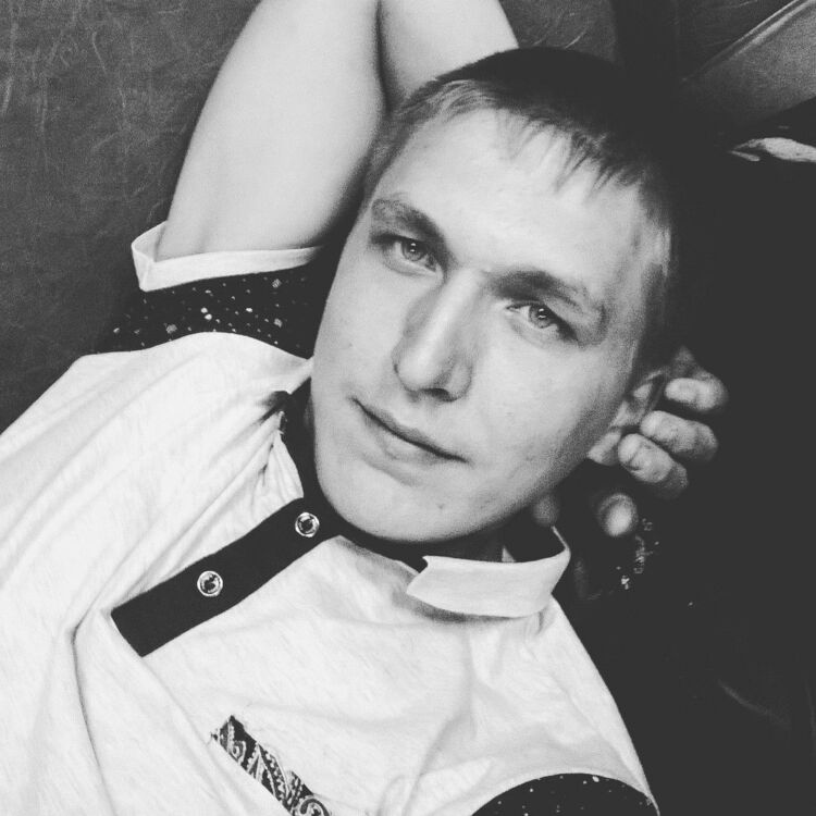  39623930  Alexander, 26 ,    