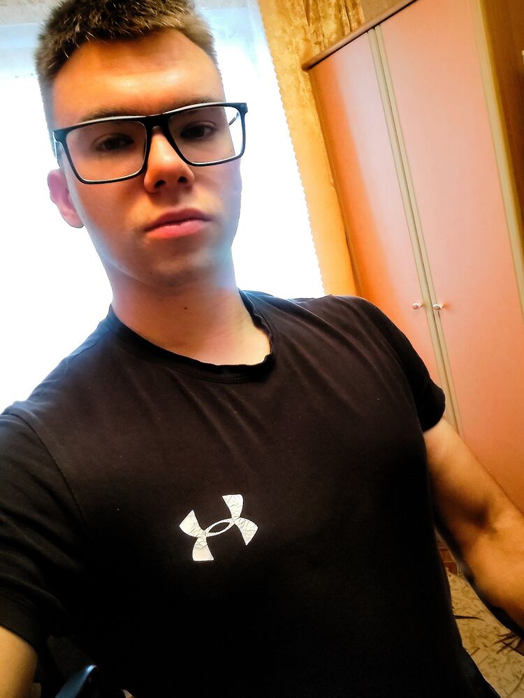  48906890  Viktor, 24 ,    