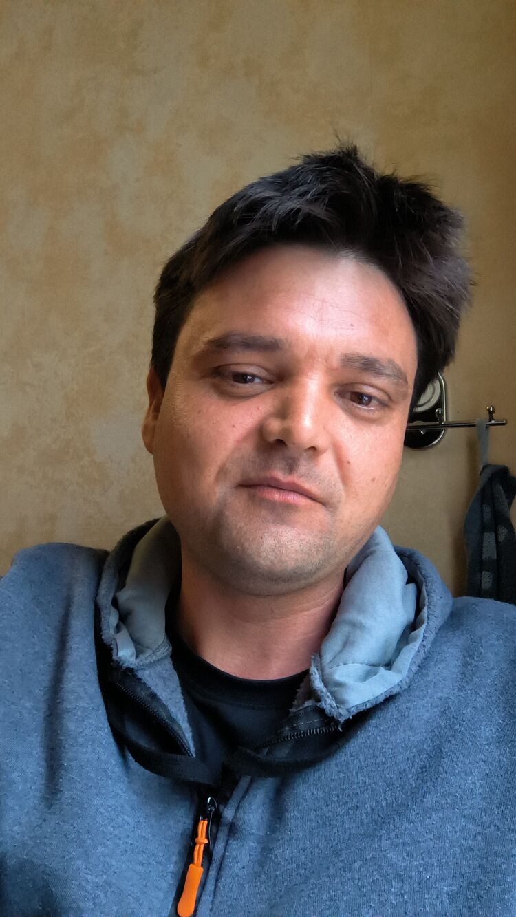  52690910  Andrei, 37 ,    