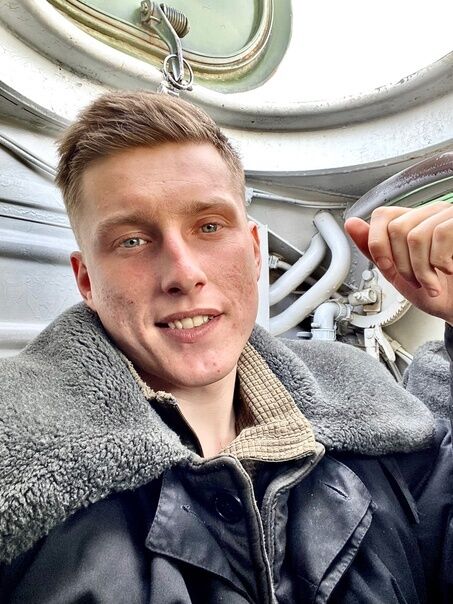  30014470  Anton, 28 ,    -