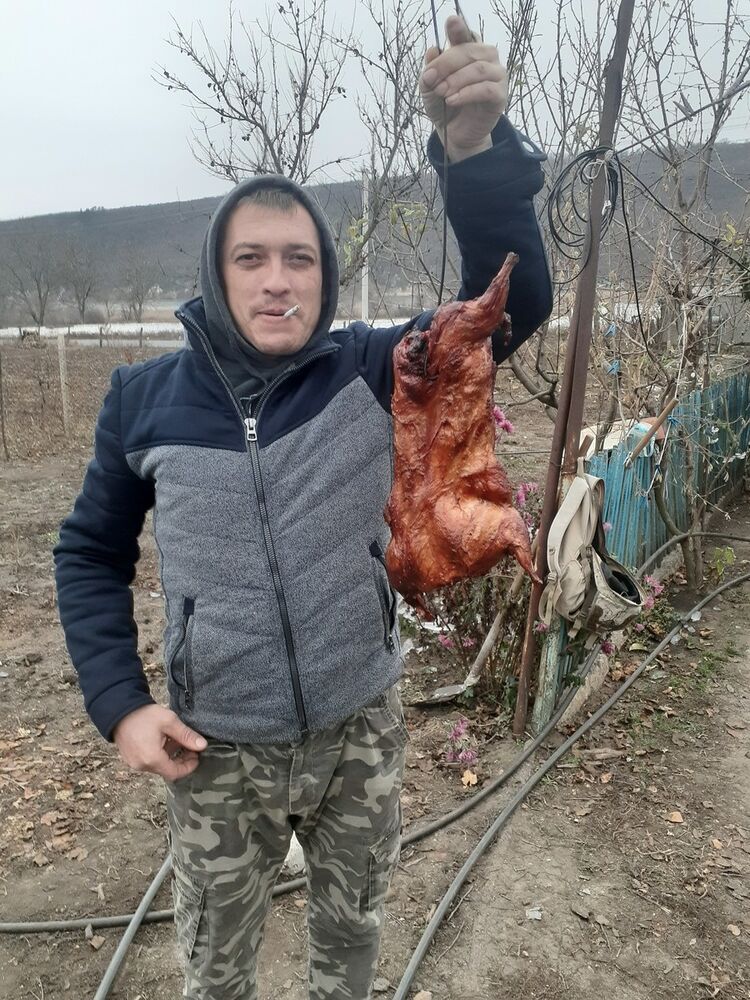  18265630  Andrei, 36 ,    