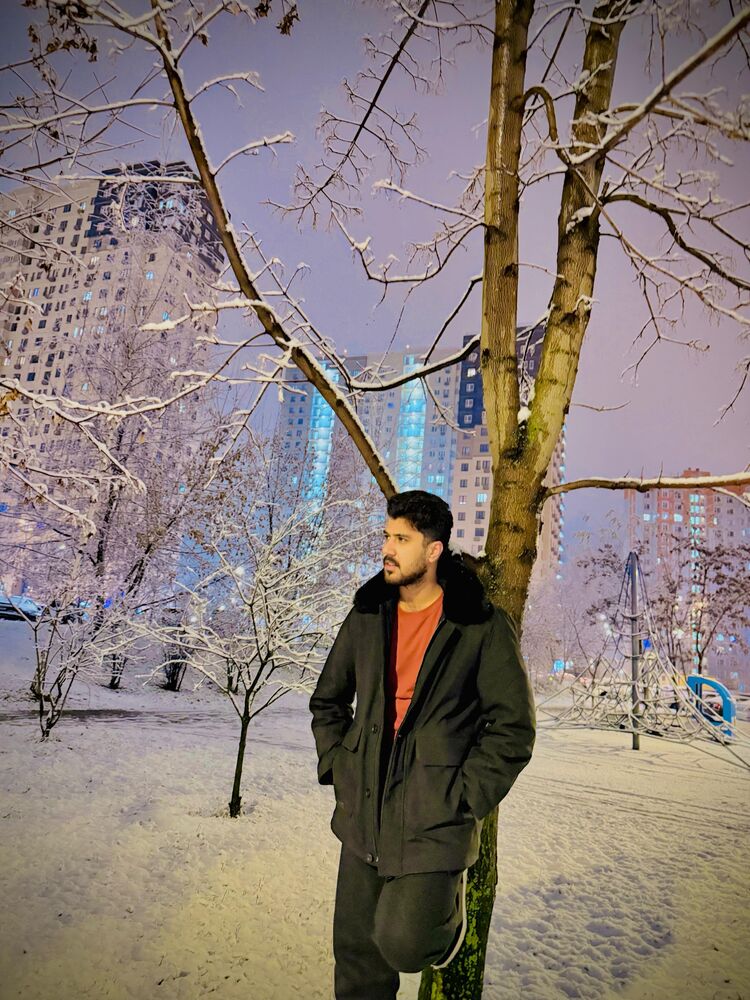  54737910  Romi, 23 ,    