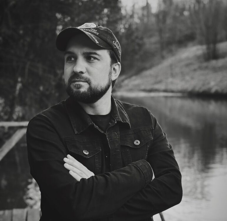  53001510  Ivan, 31 ,    