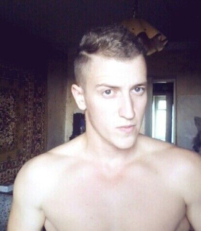  7049160  Aleks, 29 ,    