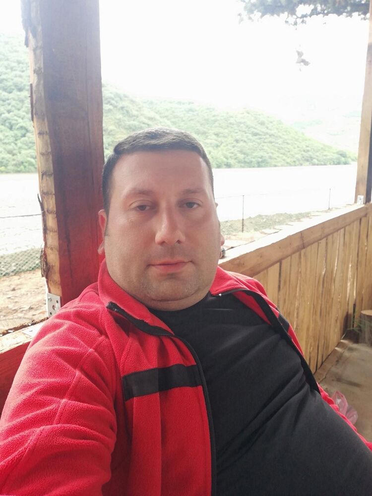  52808640  Arman, 39 ,    