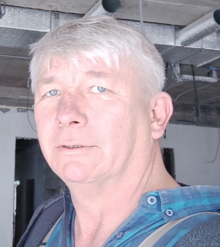  50662450  Stas, 52 ,    