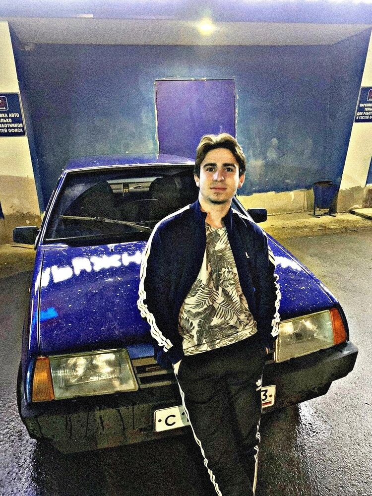  31789540  Vladislav, 22 ,    