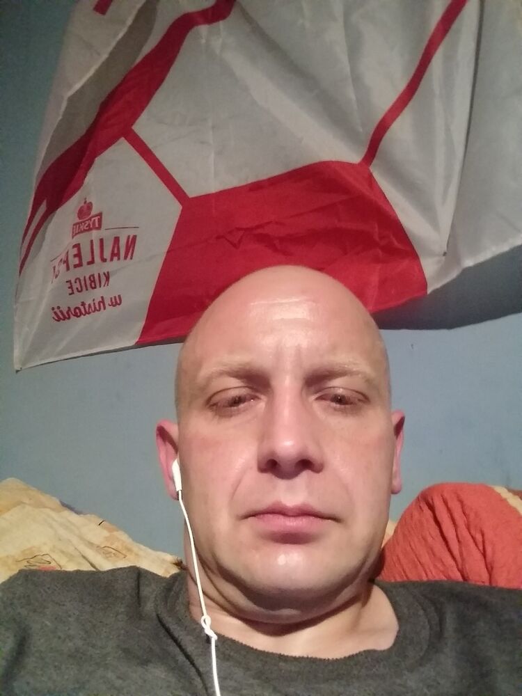  16820100  Jarek, 41 ,    