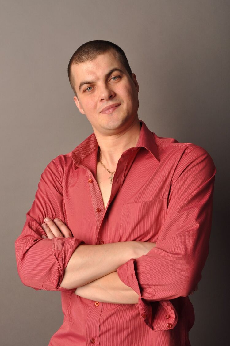  53879610  Valentin, 39 ,    