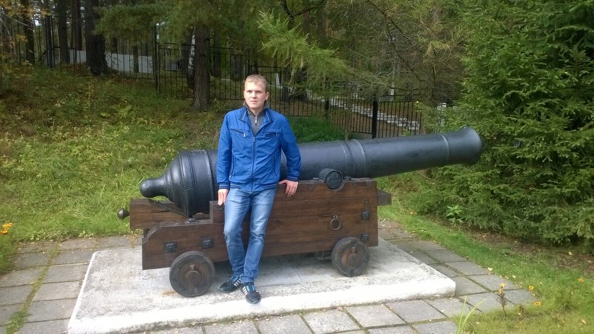  8215780  Andrei, 32 ,     