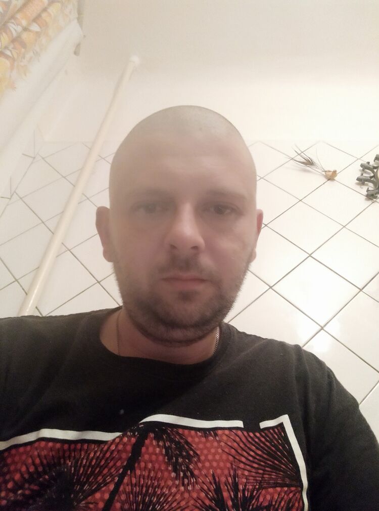  18948600  Igor, 37 ,    