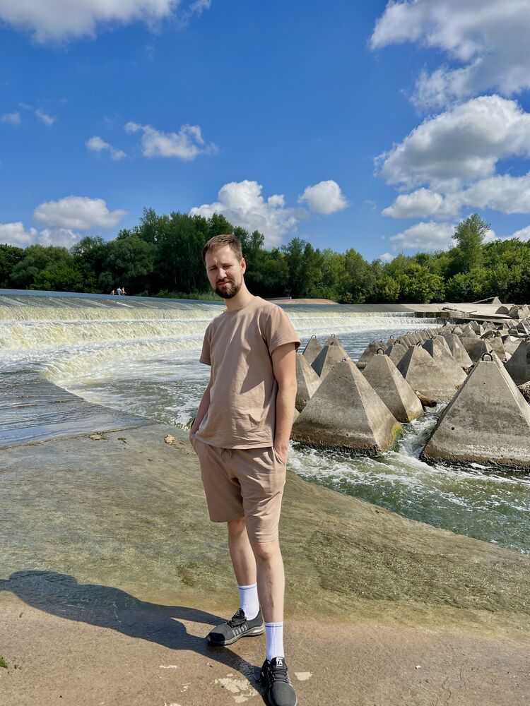  ,   Leon, 30 ,   ,   