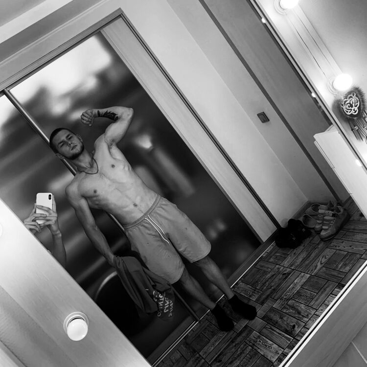  36988150  Ivan, 20 ,    