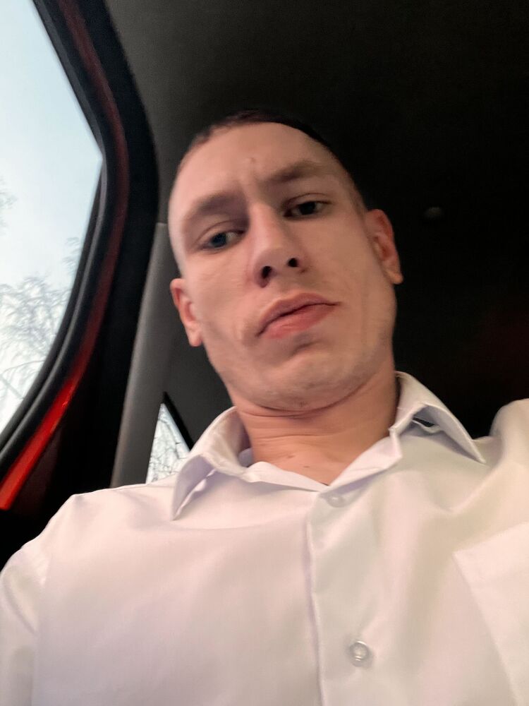  44149260  Tom, 29 ,    