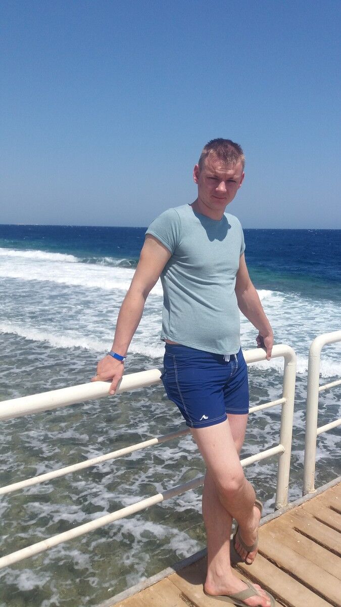  11204650  Viktor, 32 ,    