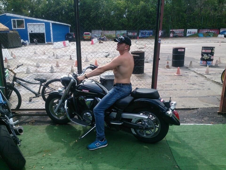 29472650  Mikemolot, 44 ,    