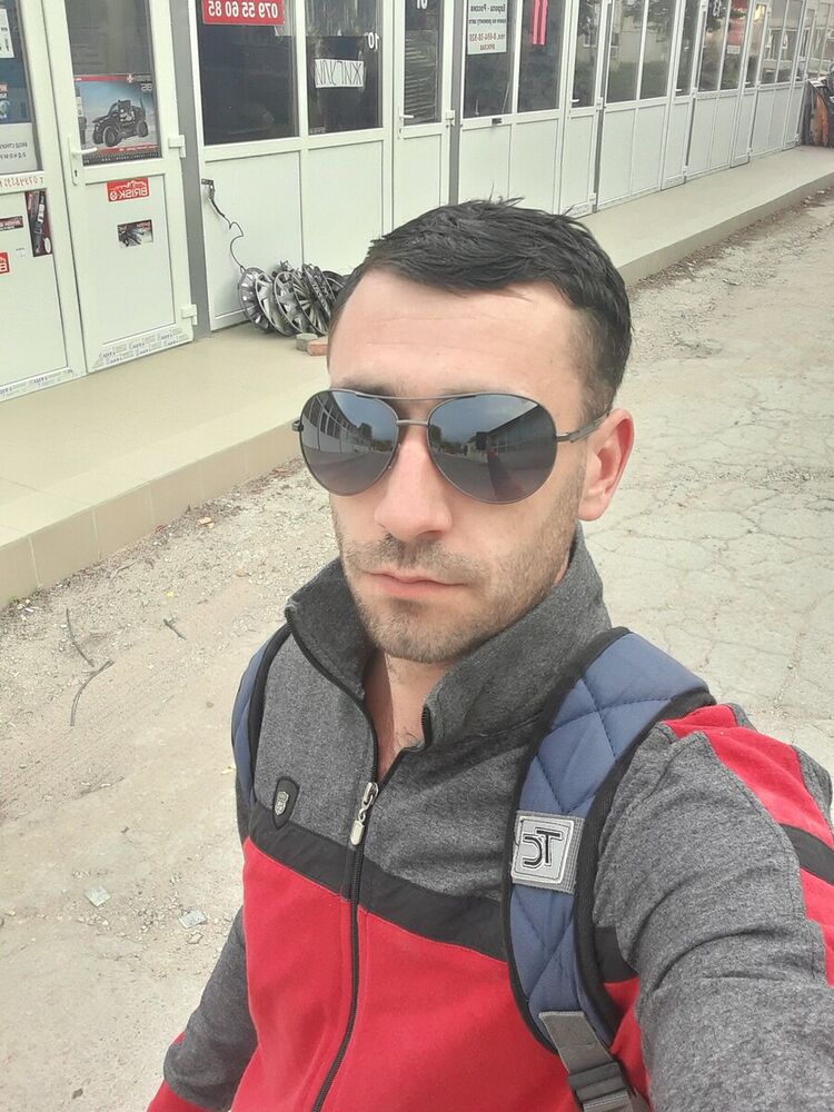  20369000  Vadim, 31 ,    