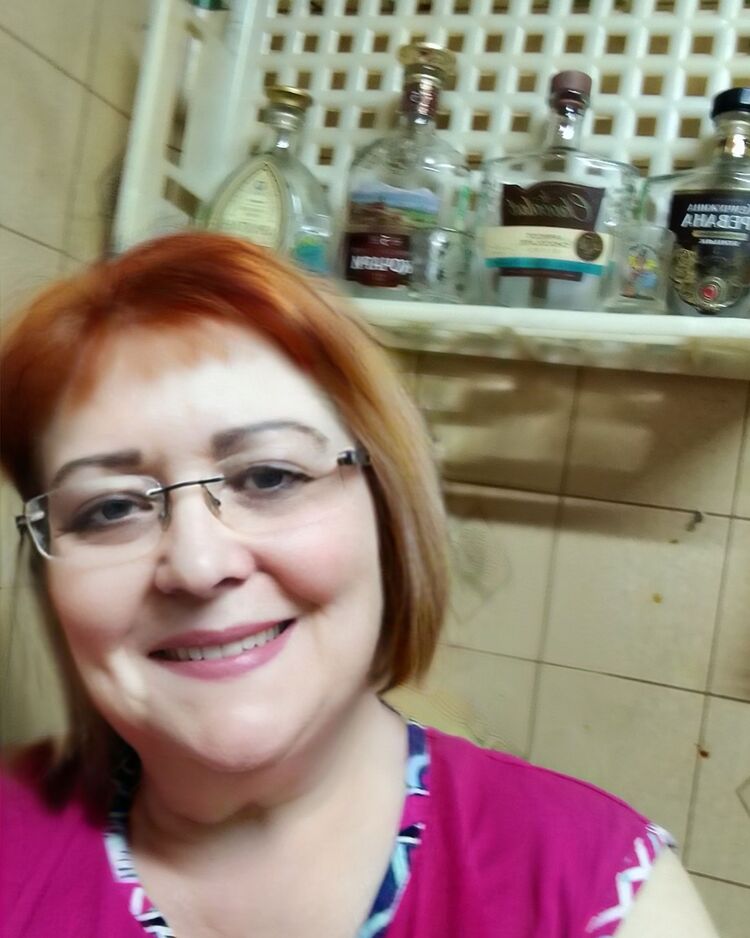  ,   Larisa, 64 ,   c 