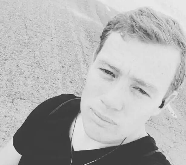  34263070  Ruslan, 37 ,    