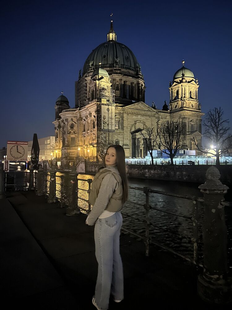  51902780  Polina, 18 ,    